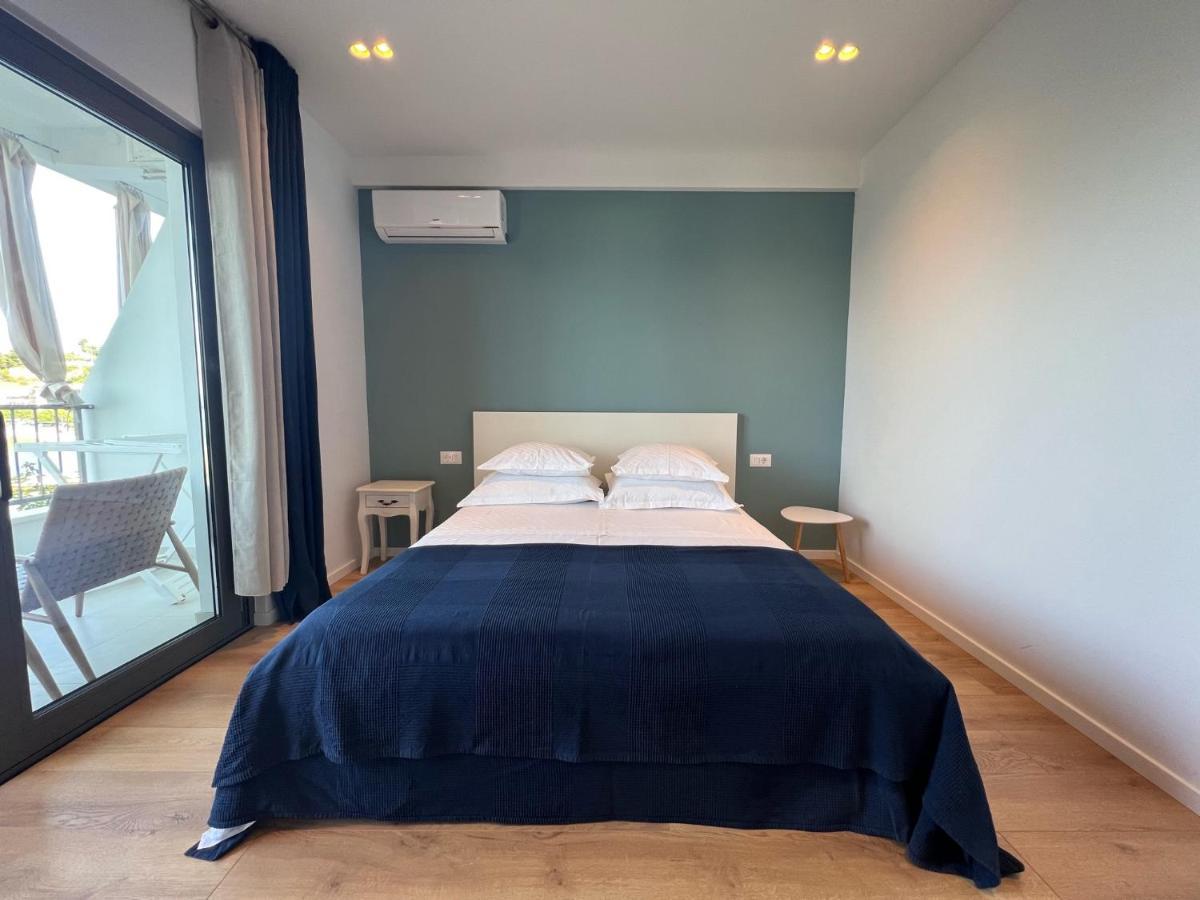 Beachfront Comfort Apartments Sinajko Podgora Extérieur photo