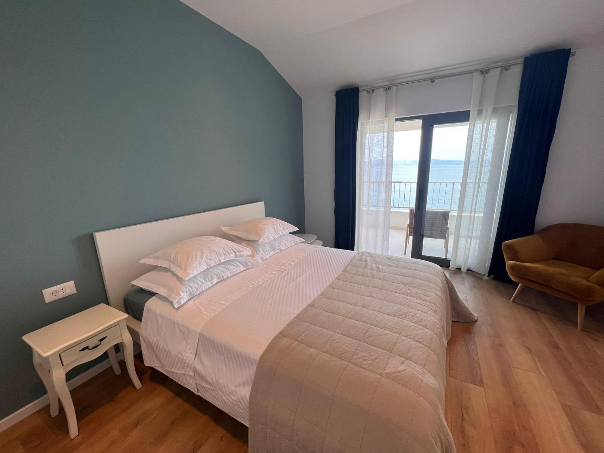Beachfront Comfort Apartments Sinajko Podgora Extérieur photo