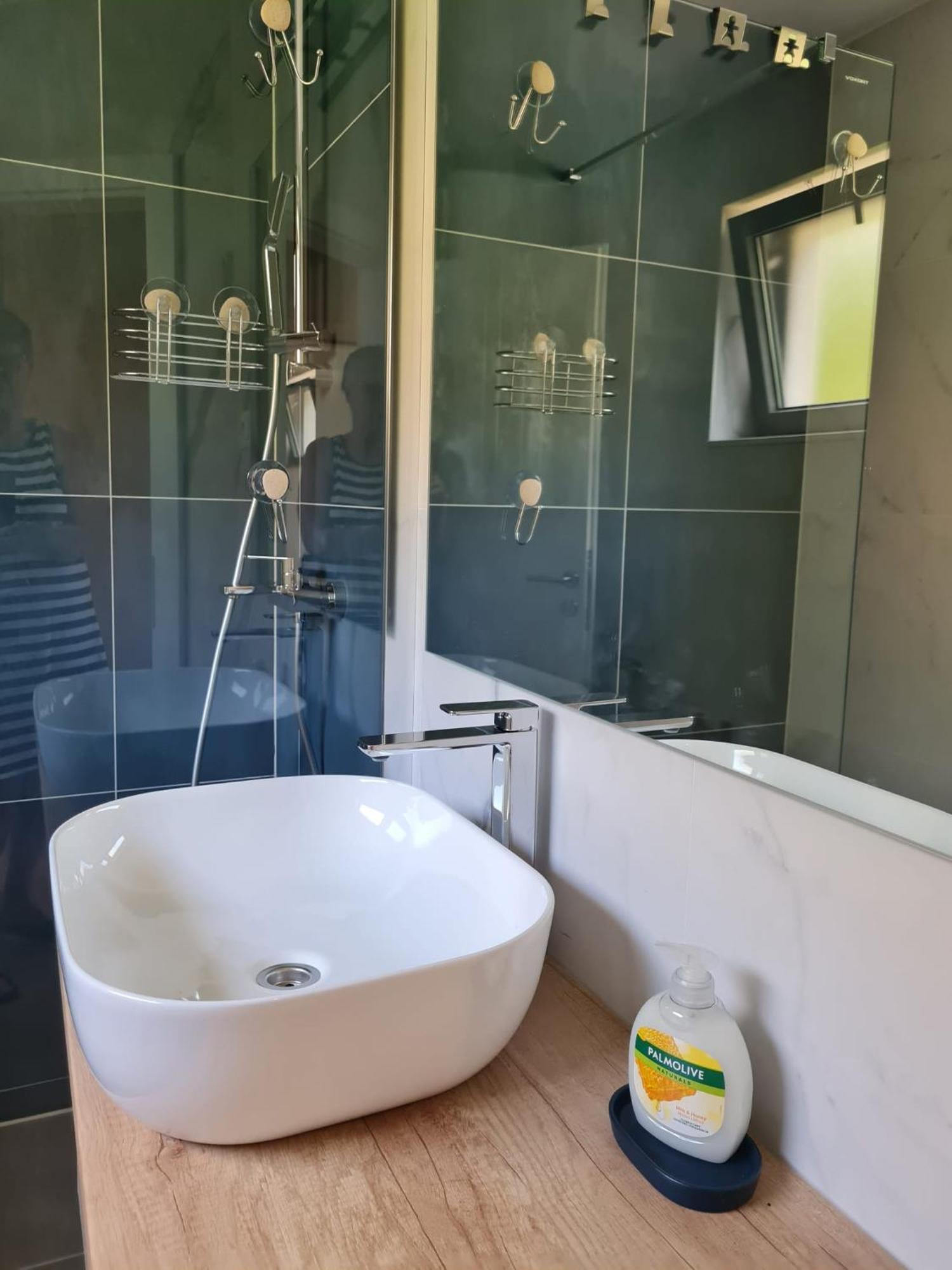 Beachfront Comfort Apartments Sinajko Podgora Chambre photo