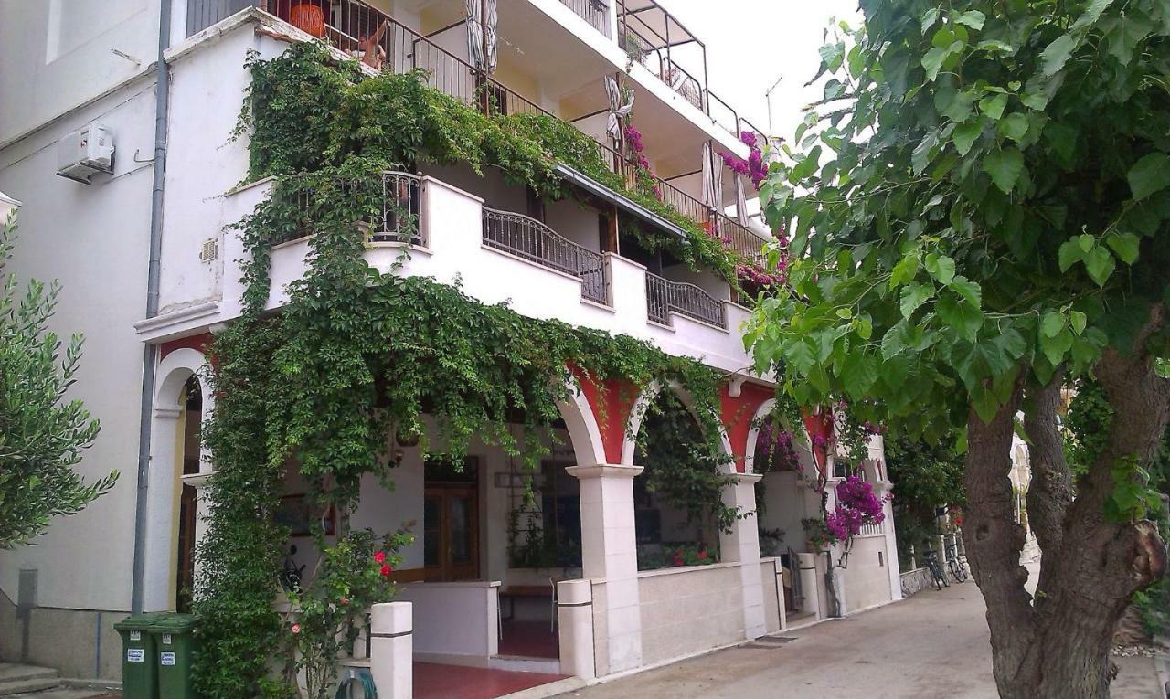 Beachfront Comfort Apartments Sinajko Podgora Extérieur photo